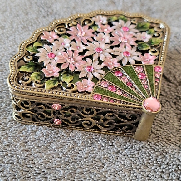 Gorgeous Floral Fan Jewelry Trinket Box!!! - Picture 4 of 7